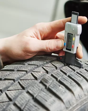 Vous pouvez vous-même vérifier l'usure de vos pneus. 